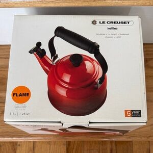 Le Creuset Flame Orange Tea Kettle (Brand New)